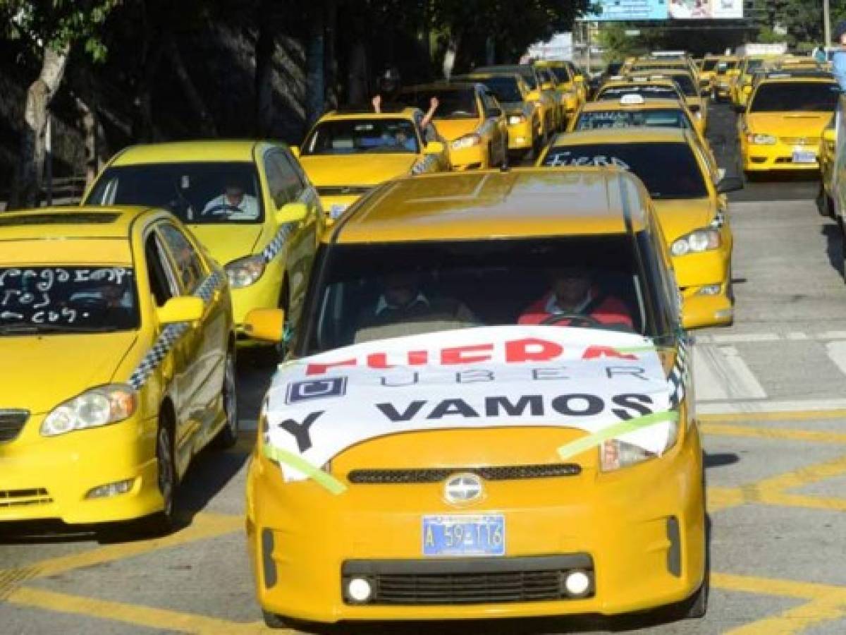 El Salvador: Taxistas protestan contra Uber