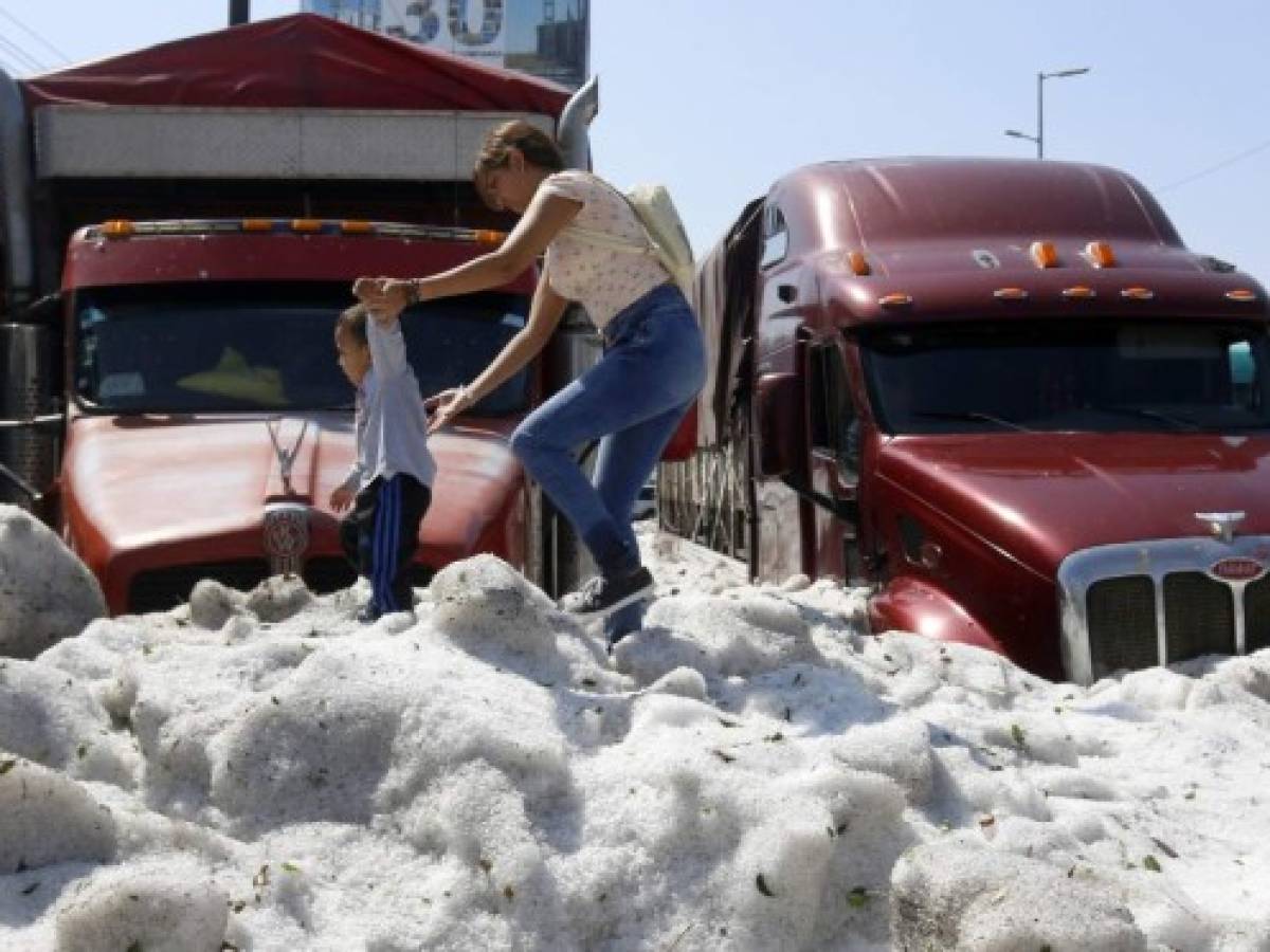 México: Inusual granizada cubre de hielo a Guadalajara
