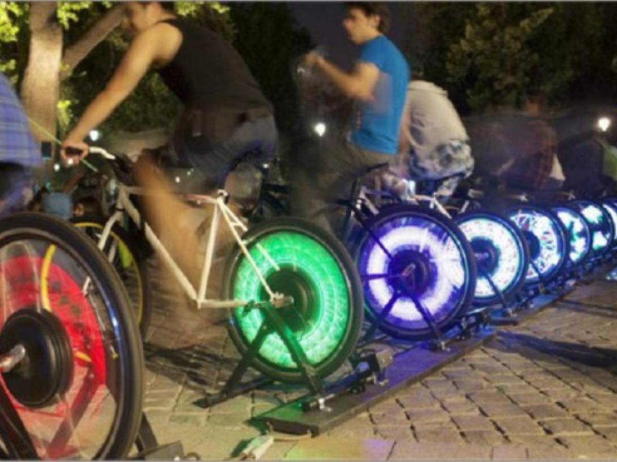 Pantallas de cine se iluminarán con ciclistas