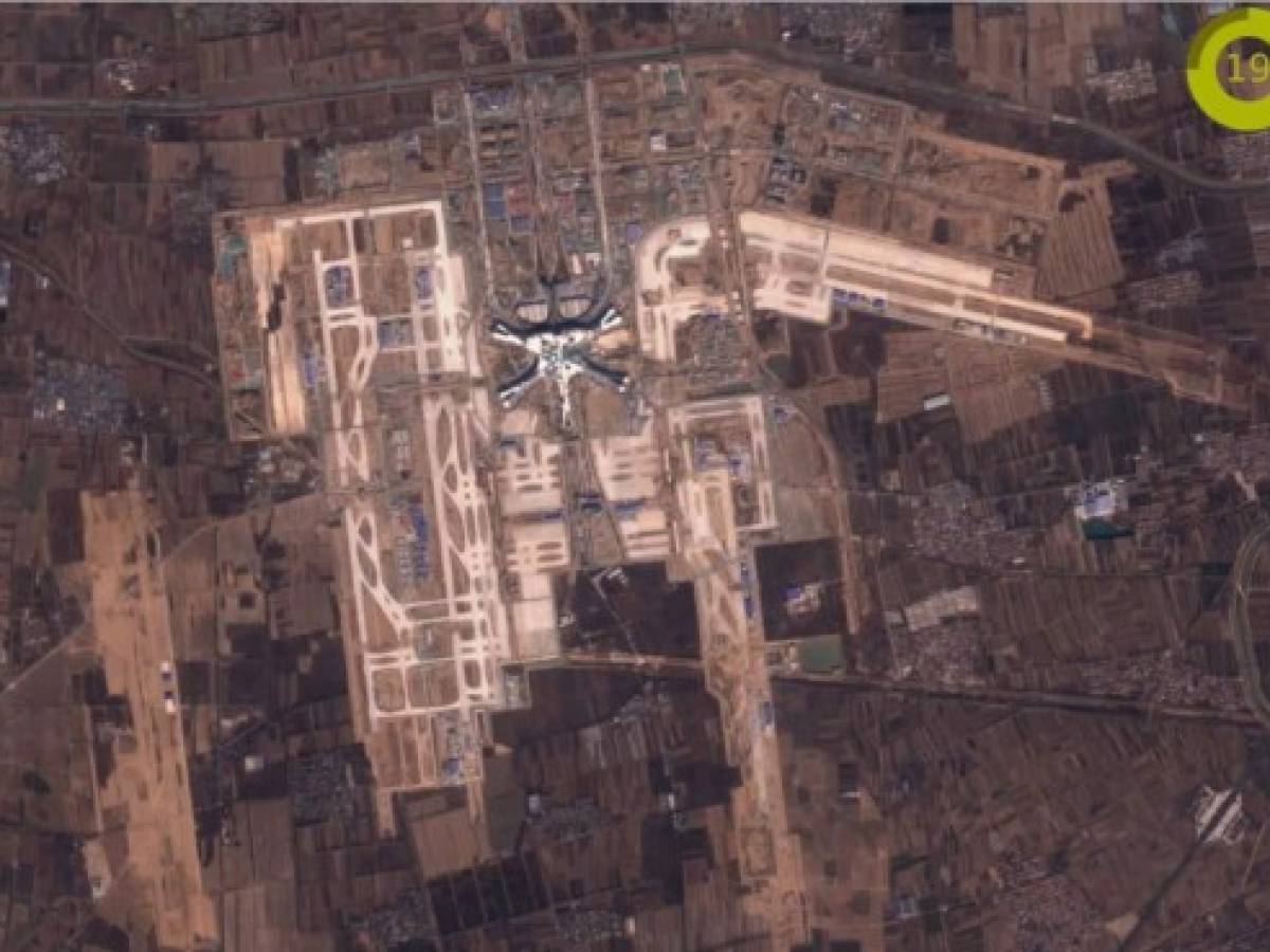 Imagen satelital de 2017 de los avances de la construcción. Durante las dos próximas décadas, y según informa la Prensa oficial, en China se construirán más de 200 aeropuertos para que en 2035 haya, en total, 450. Imagen satelital de 2017 de los avances de la construcción. Durante las dos próximas décadas, y según informa la Prensa oficial, en China se construirán más de 200 aeropuertos para que en 2035 haya, en total, 450.