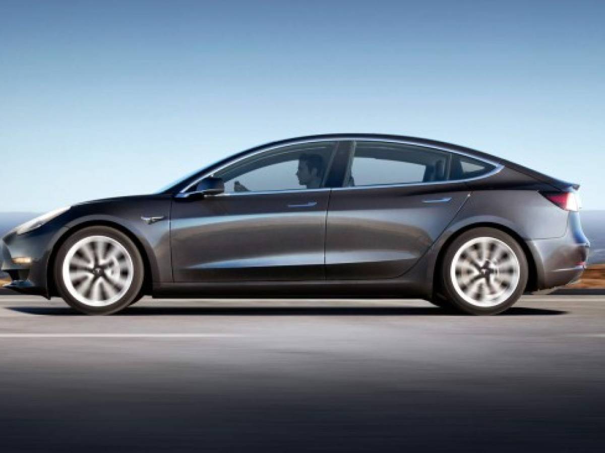 Tesla supera el hito de la fabricación masiva y se toma un descanso