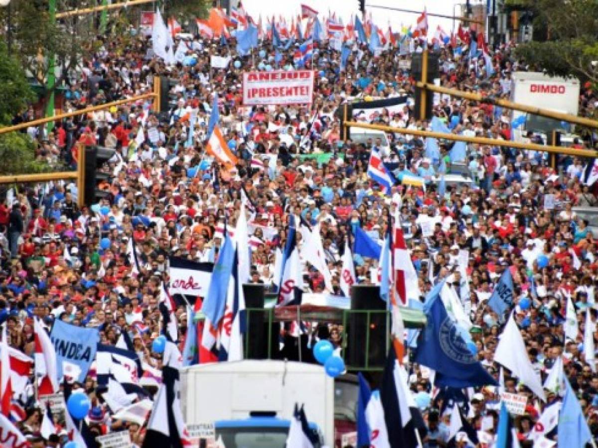 Costa Rica: Miles protestan contra la reforma tributaria