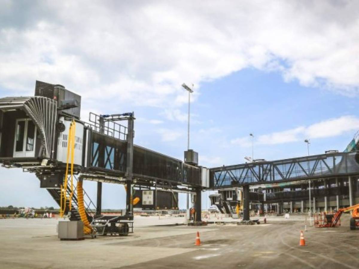 Panamá: Instalan puentes de abordajes en la Terminal 2 de Tocumen