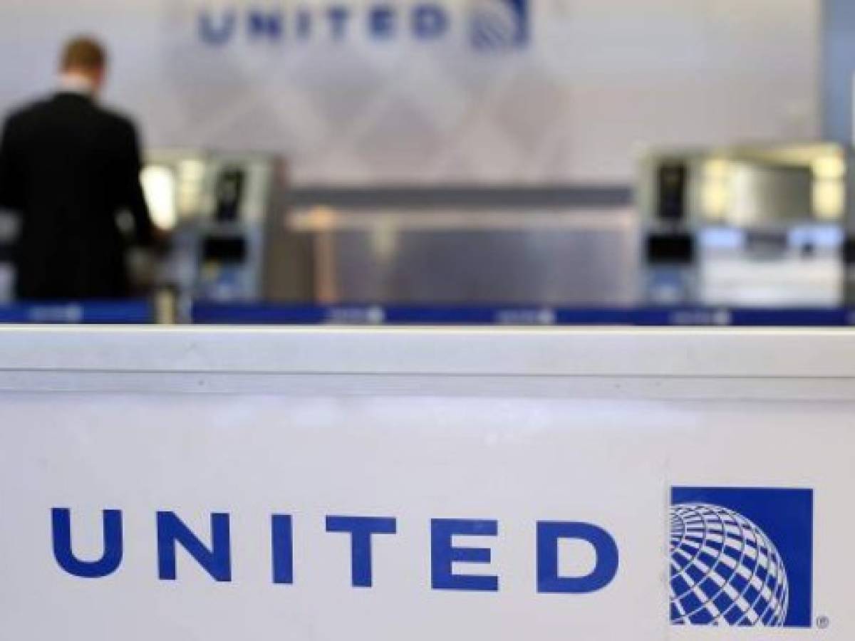 United sube su compensación por sobreventa en hasta US$10.000