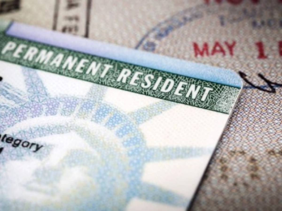 EEUU planea restringir beneficios de 'Green Card' para inmigrantes