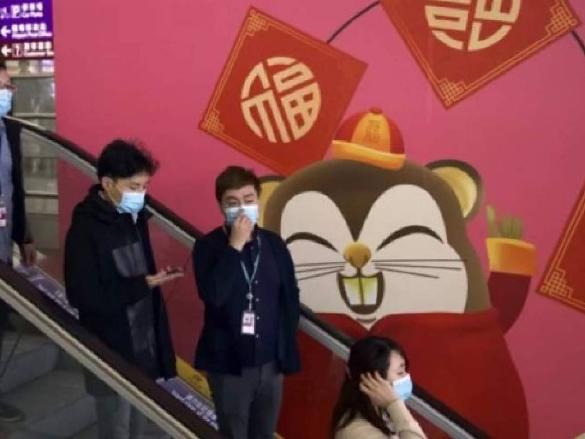 A woman wearing a face mask as a preventive measure against the COVID-19 coronavirus walks on a street in Beijing on March 3, 2020. - The world has entered uncharted territory in its battle against the deadly coronavirus, the UN health agency warned, as new infections dropped dramatically in China on March 3 but surged abroad with the US death toll rising to six. (Photo by NICOLAS ASFOURI / AFP) A woman wearing a face mask as a preventive measure against the COVID-19 coronavirus walks on a street in Beijing on March 3, 2020. - The world has entered uncharted territory in its battle against the deadly coronavirus, the UN health agency warned, as new infections dropped dramatically in China on March 3 but surged abroad with the US death toll rising to six. (Photo by NICOLAS ASFOURI / AFP)