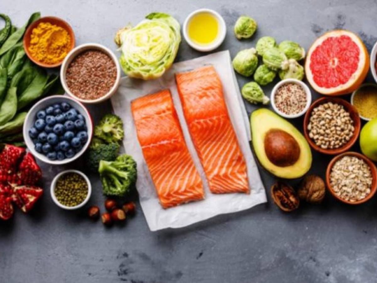 Estamos aprendiendo que el ayuno intermitente ayuda a que los sistemas más importantes como el digestivo, se tomen una pausa que suceda la “limpieza” o autofagia, algo que inicia después de las 12 o 14 horas sin ingerir alimentos. Estamos aprendiendo que el ayuno intermitente ayuda a que los sistemas más importantes como el digestivo, se tomen una pausa que suceda la “limpieza” o autofagia, algo que inicia después de las 12 o 14 horas sin ingerir alimentos.