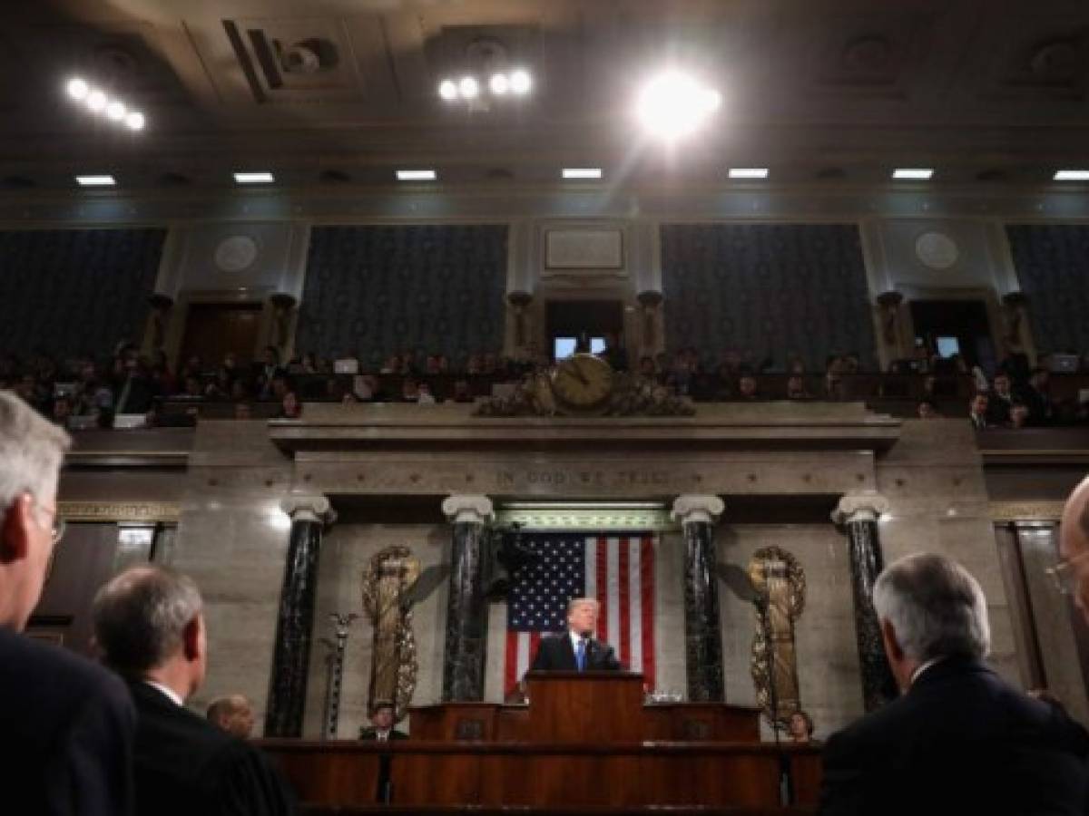 Trump compareció ante el Congreso para su primer discurso del Estado de la Unión, donde habló por más de una hora sobre los logros y planes de su gobierno. Trump compareció ante el Congreso para su primer discurso del Estado de la Unión, donde habló por más de una hora sobre los logros y planes de su gobierno.