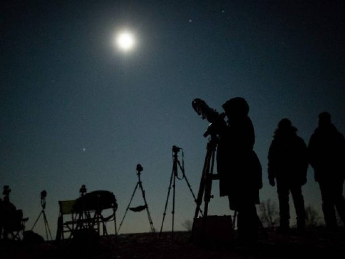 FOTOGALERÍA: El eclipse total de la Luna cautivó al mundo