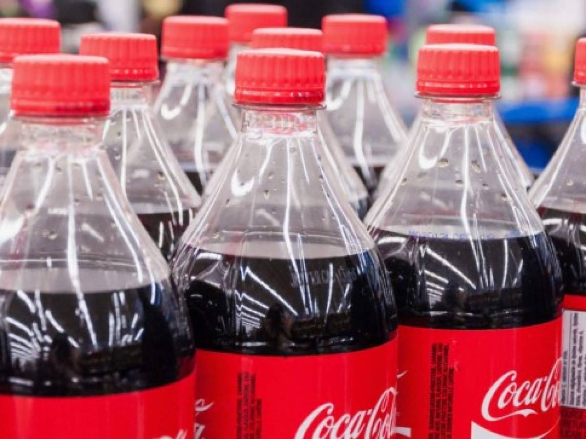 Coca-Cola no dejará de usar botellas de plástico