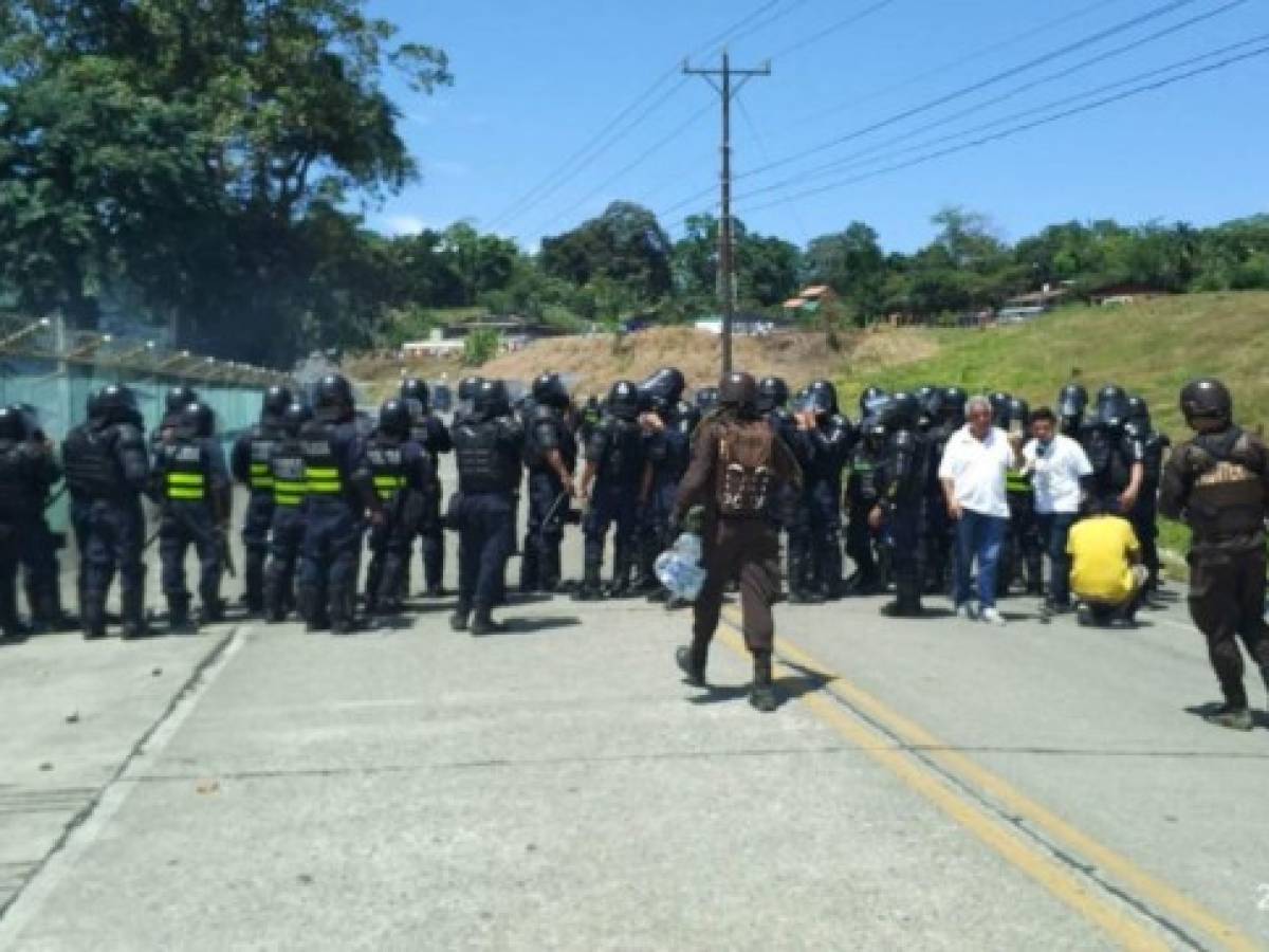 Policía desaloja a huelguistas que bloquearon quirófanos en Costa Rica