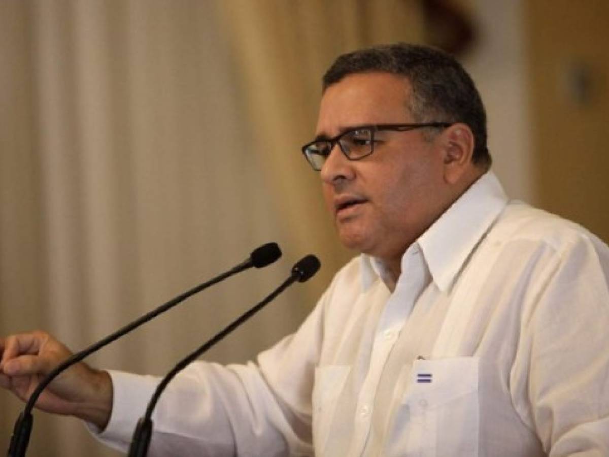 Funes pide a Panamá no conceder asilo a Flores
