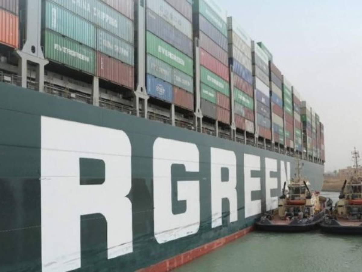 Tarifas de envíos casi se han duplicado por bloqueo en el Canal de Suez