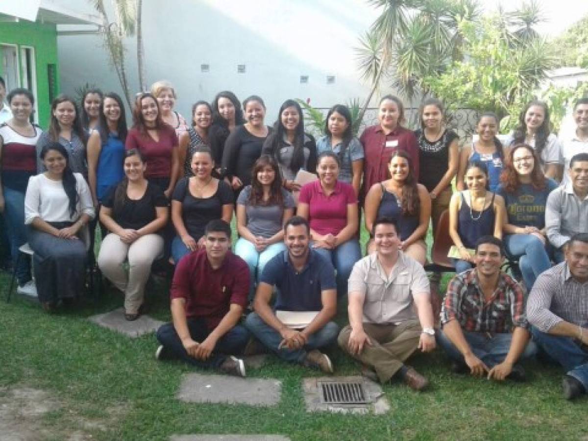 Empresarios Juveniles El Salvador capacitó a 45 voluntarios