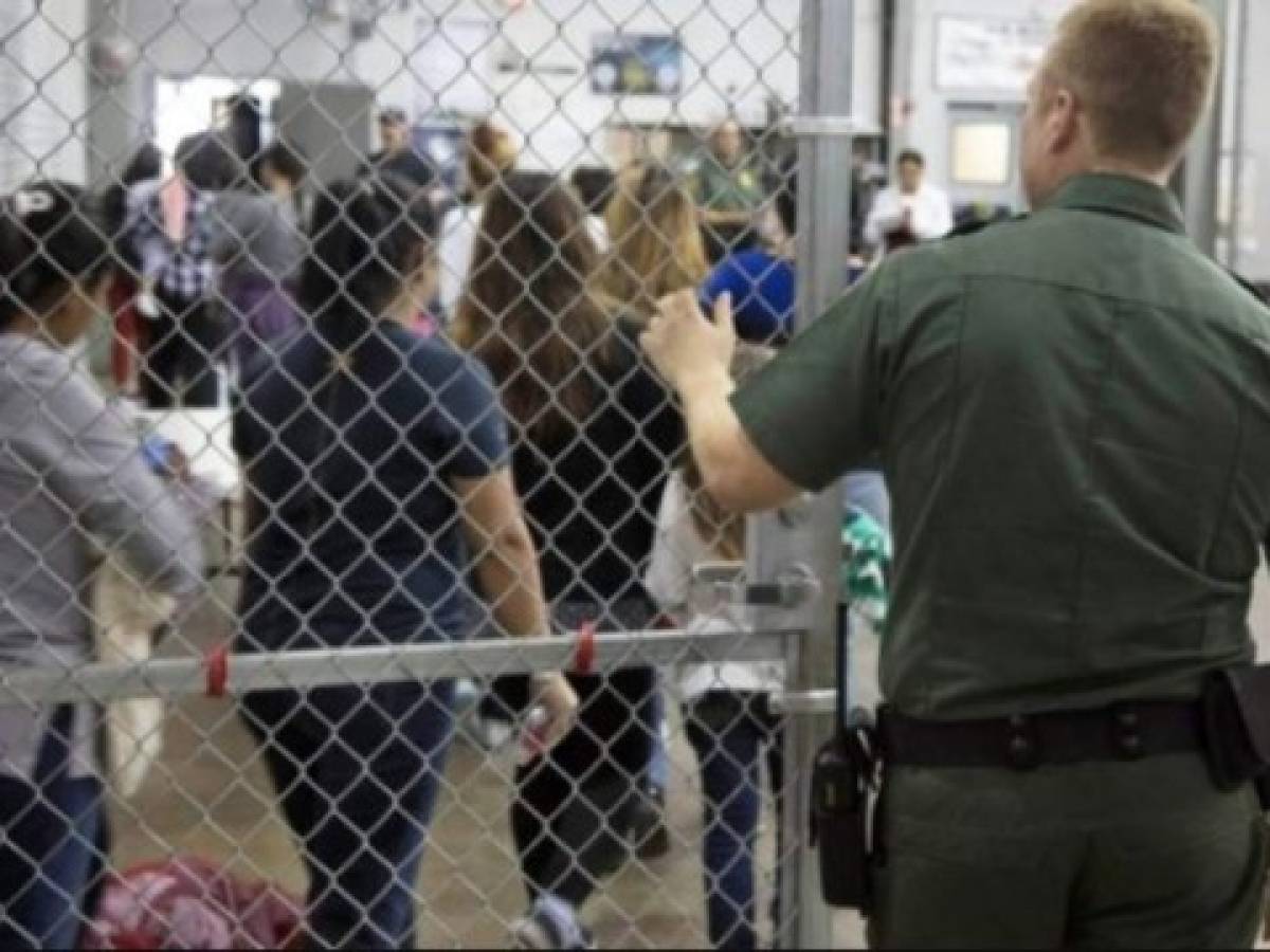 Crece indignación por niños migrantes separados de sus padres en la frontera de EEUU