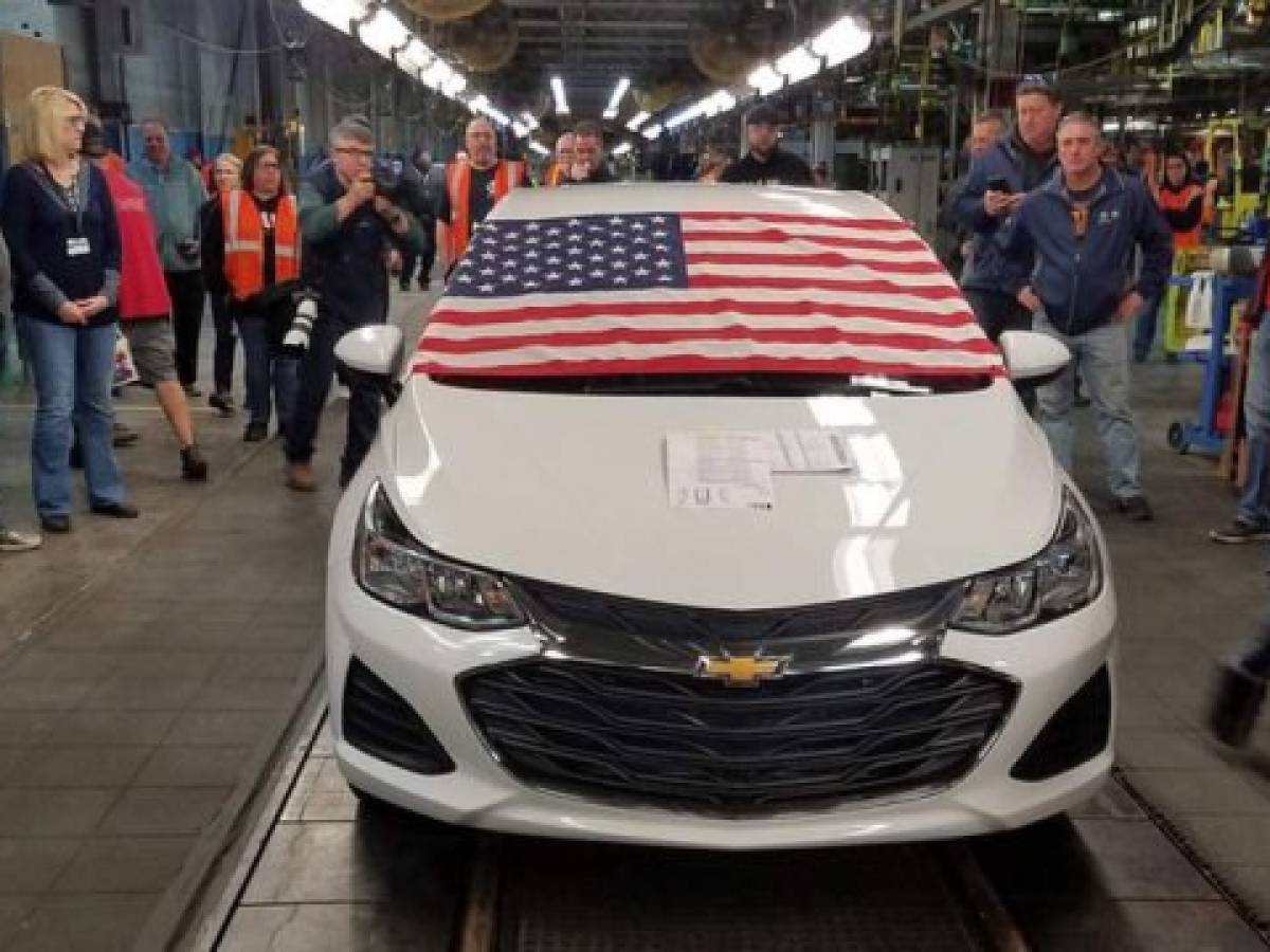Empleados de General Motors llaman a la huelga en EEUU