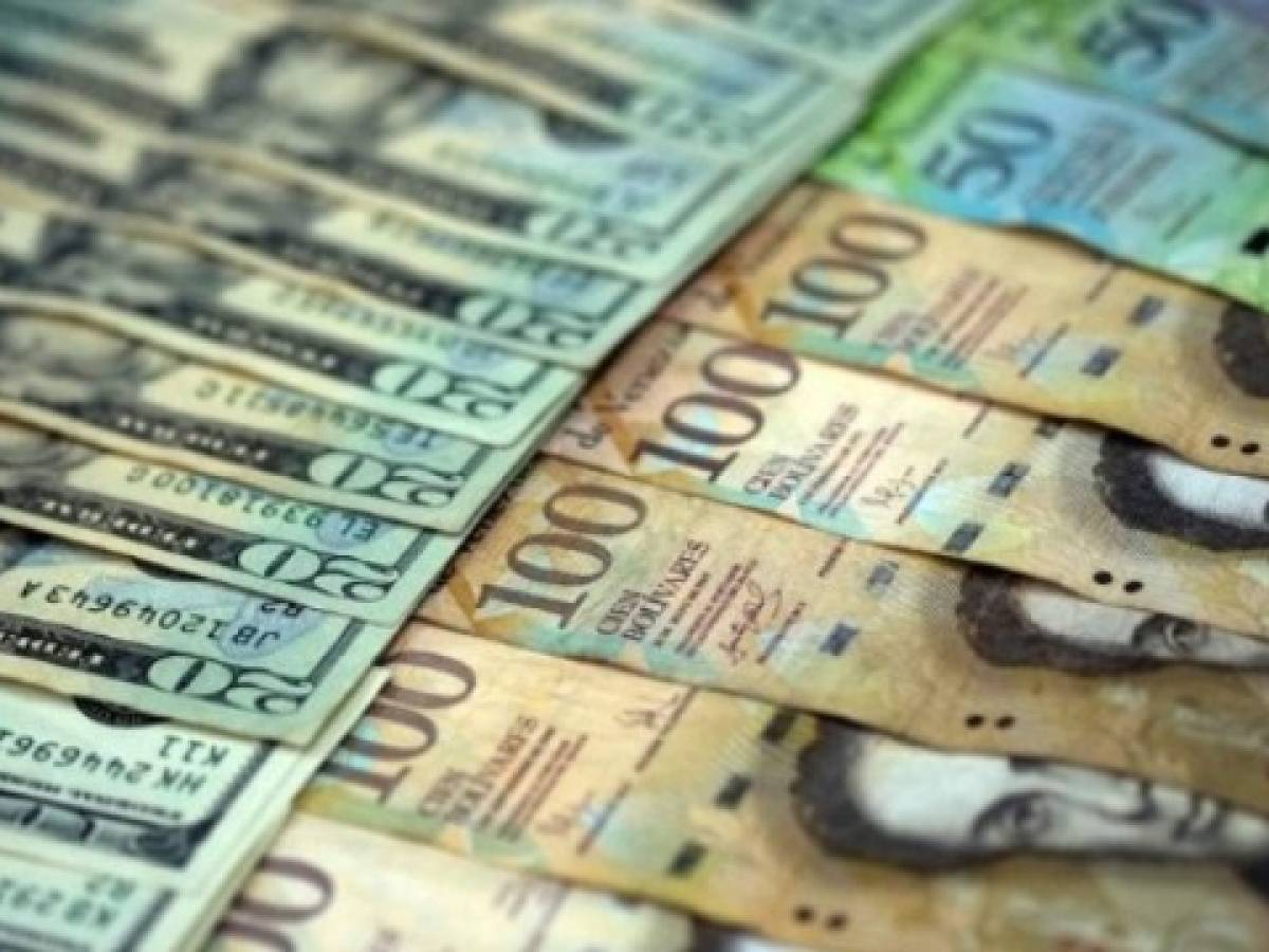 El billete de mayor denominación en Venezuela ya vale solo US$1