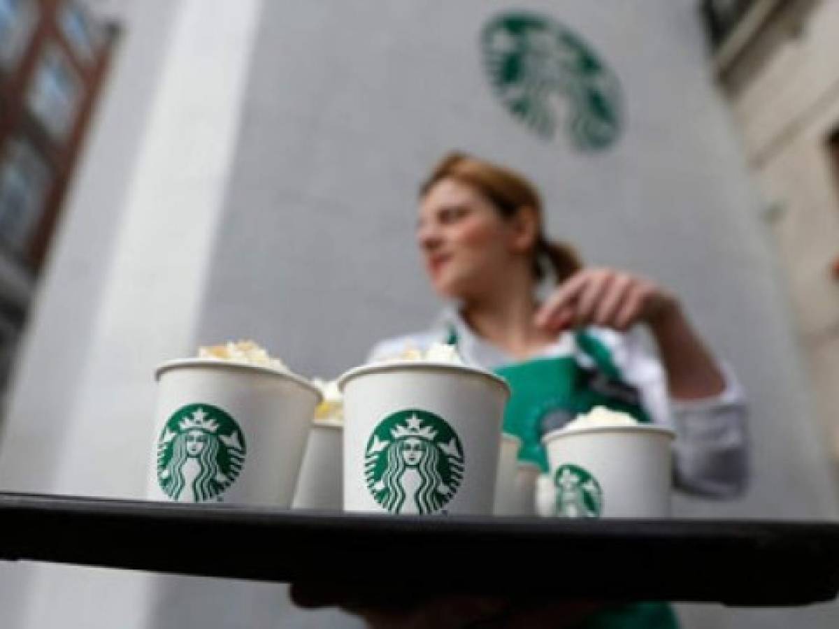 Starbucks amplió su sistema de becas para empleados