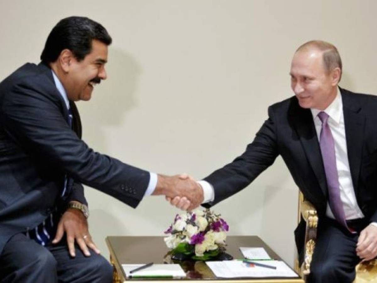 Nicolás Maduro y Vladimir Putin. Nicolás Maduro y Vladimir Putin.