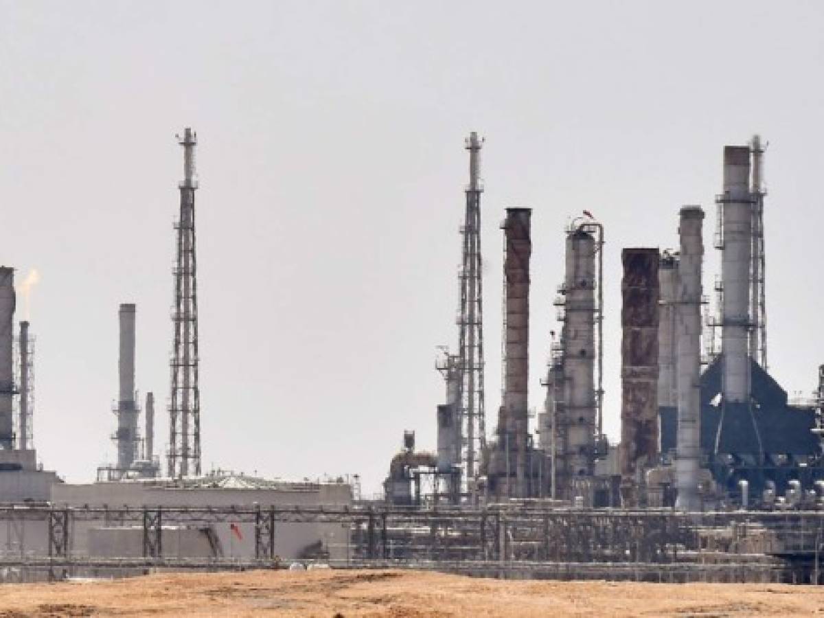 Arabia trabaja en restablecer su producción de petróleo