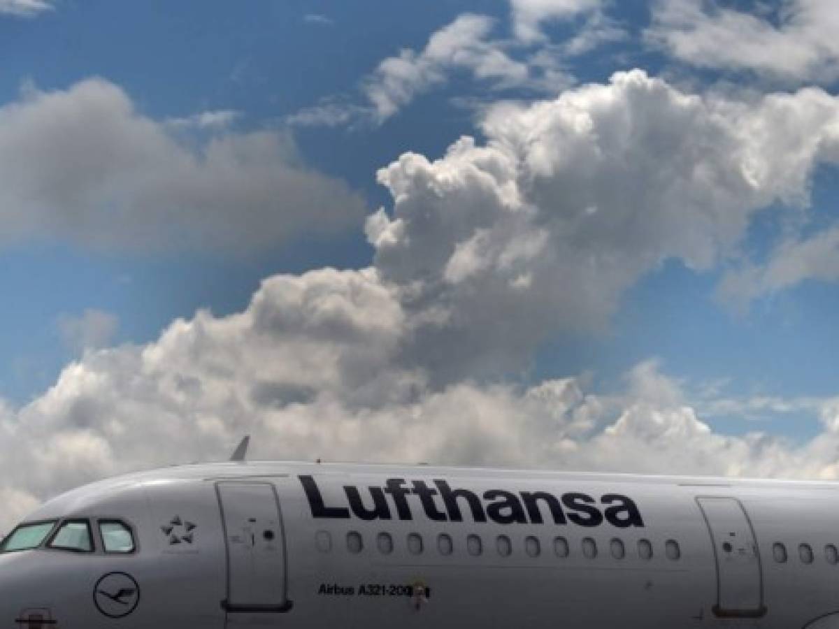 Lufthansa, golpeada por el covid-19, prevé suprimir 22.000 empleos