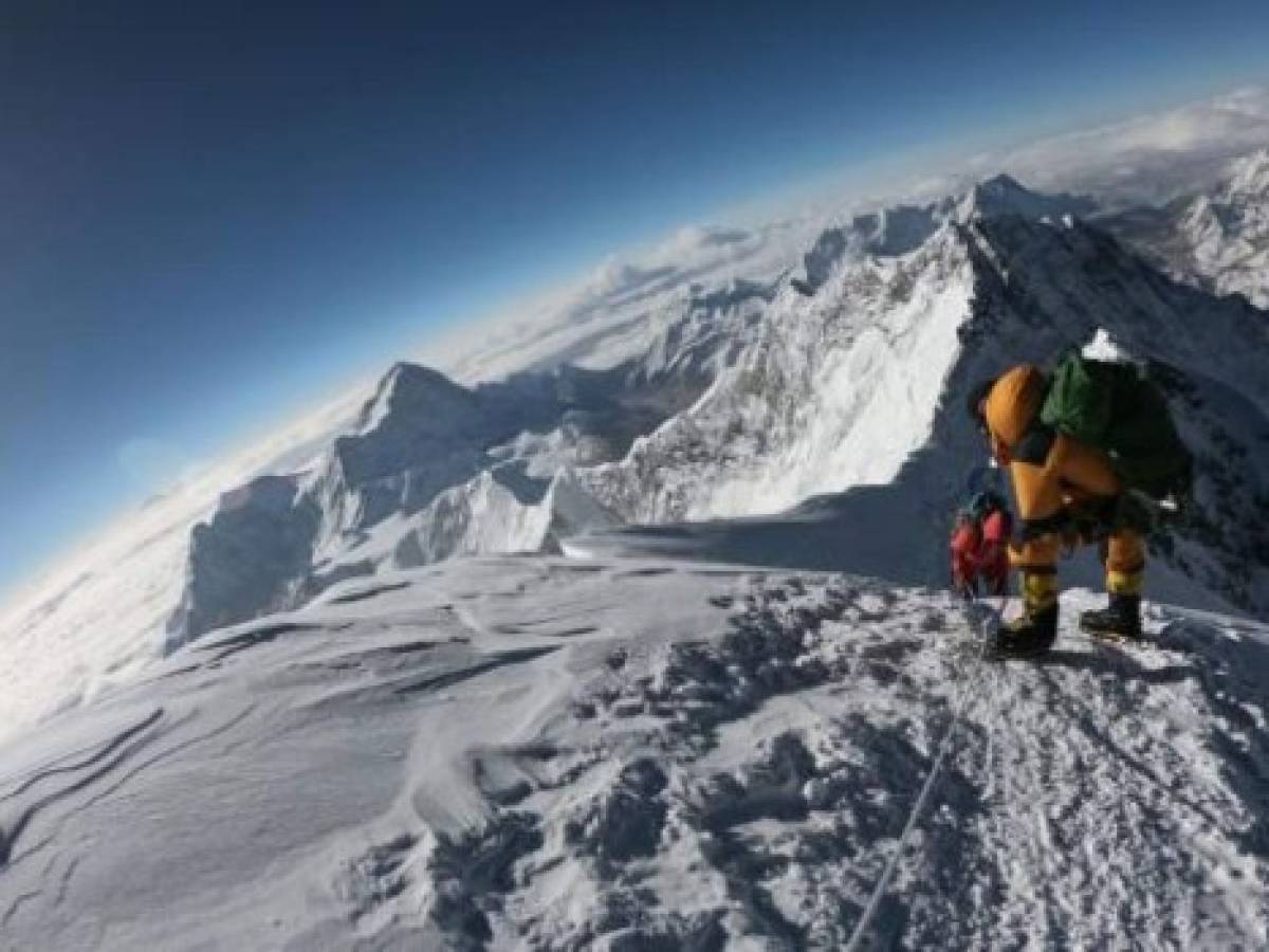 Volverán a medir el Everest, temen que haya perdido altura