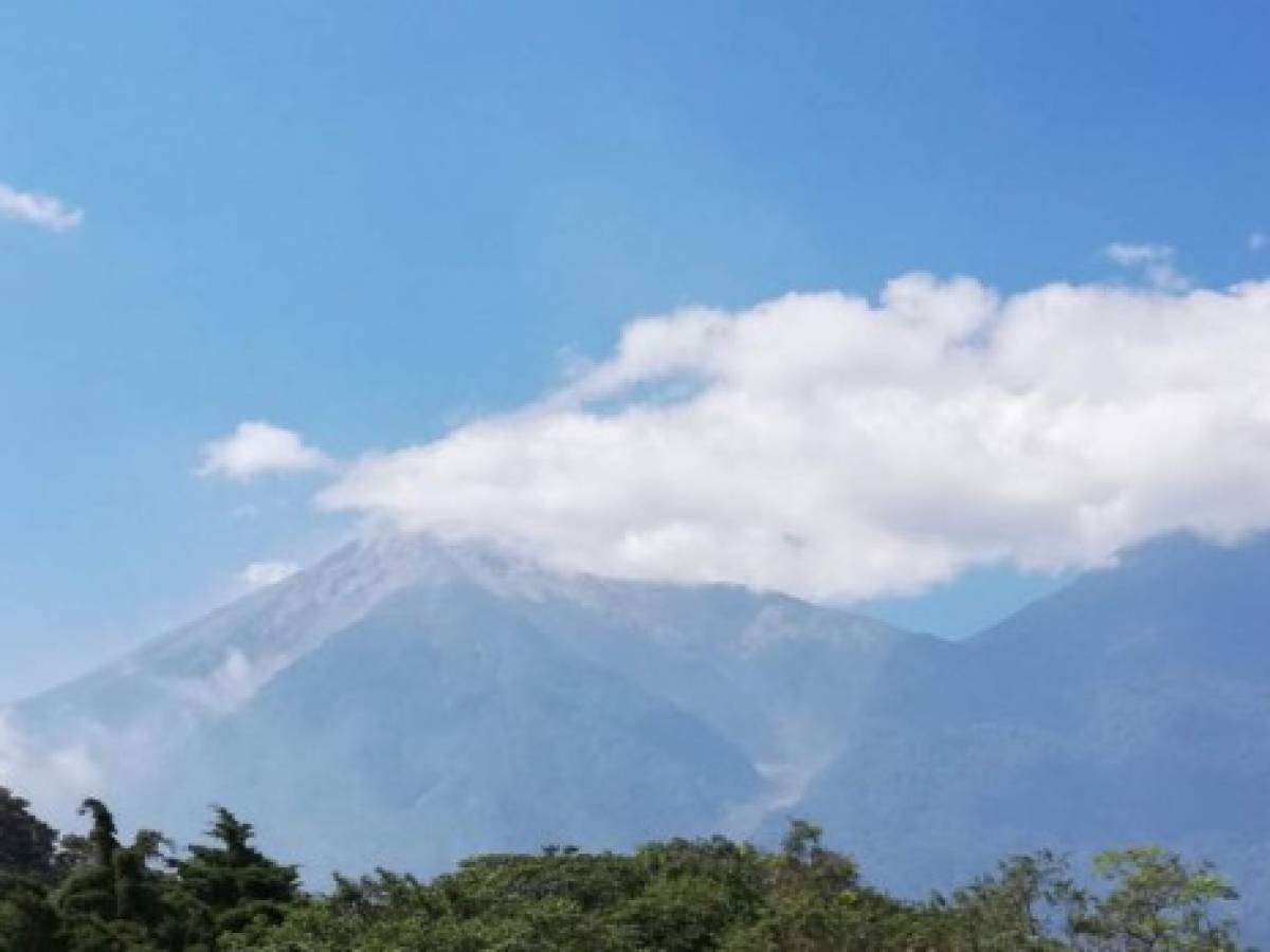 Guatemala vigila incremento de explosiones del volcán de Fuego  