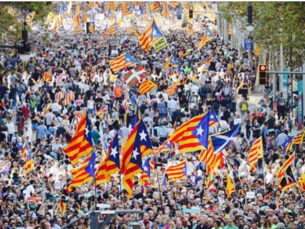 Decenas de miles de manifestantes exigen declarar independencia de Cataluña