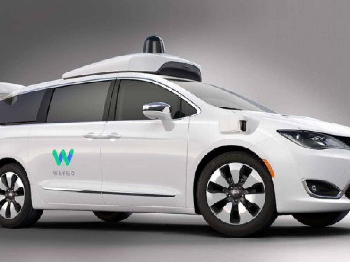 Fiat Chrysler y Google ofrecerán viajes en automóviles autónomos