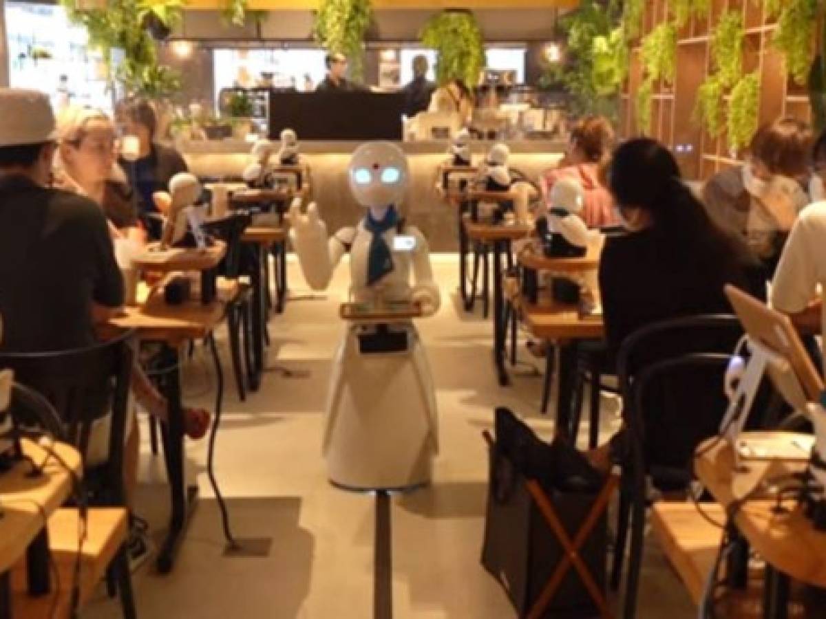 Japón: ¿Cómo un robots sirve su café tras una orden generada a 800 kilómetros de distancia?