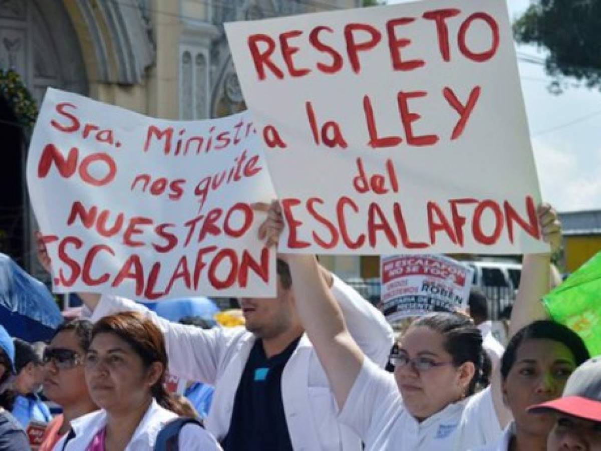 El Salvador: Fiscal pide a Ejecutivo y Legislativo solucionar crisis de deuda