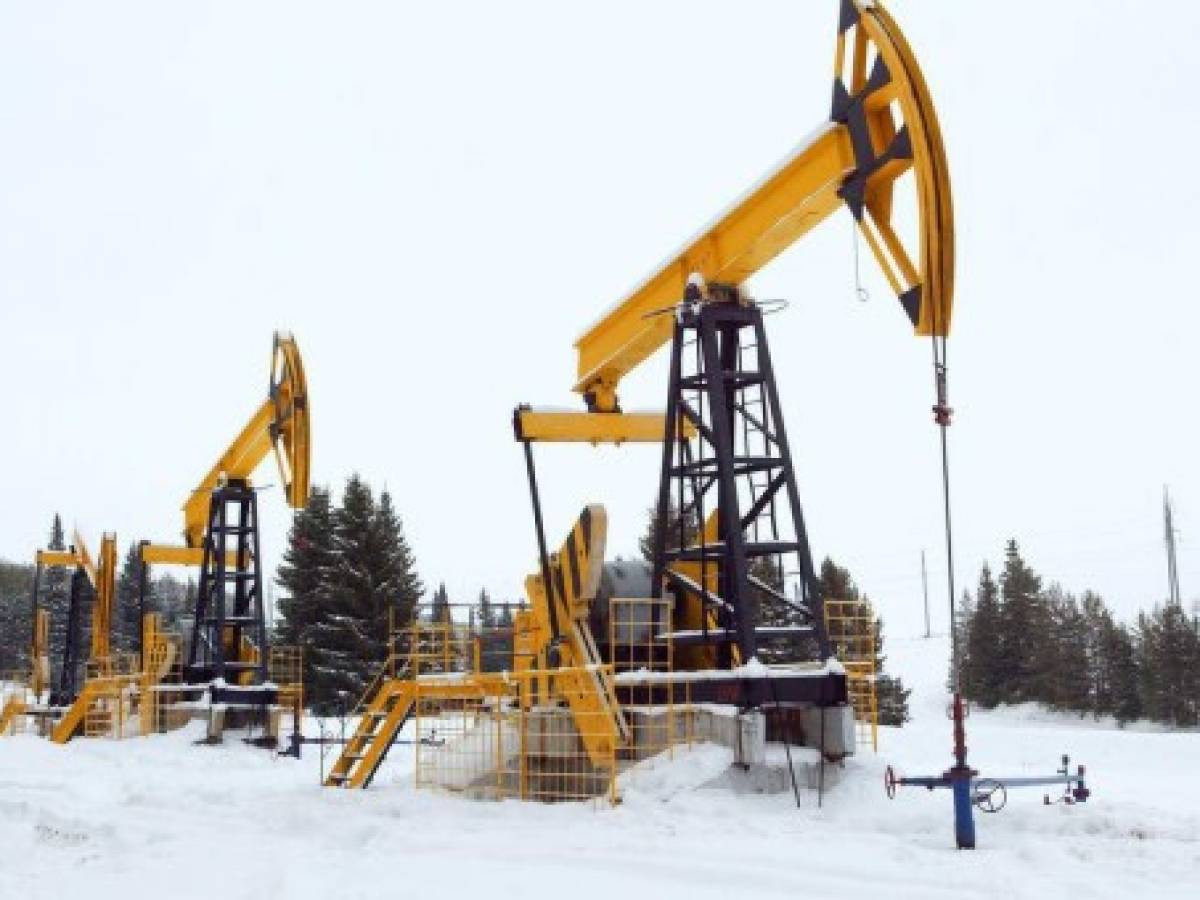 Rusia busca lograr equilibrio del mercado de crudo con Arabia Saudita