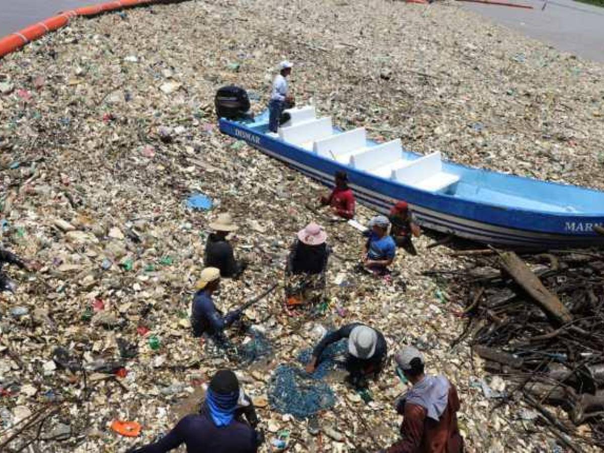 Guatemala: La titánica tarea por retener la basura que fluye en el Río Motagua Guatemala: La titánica tarea por retener la basura que fluye en el Río Motagua