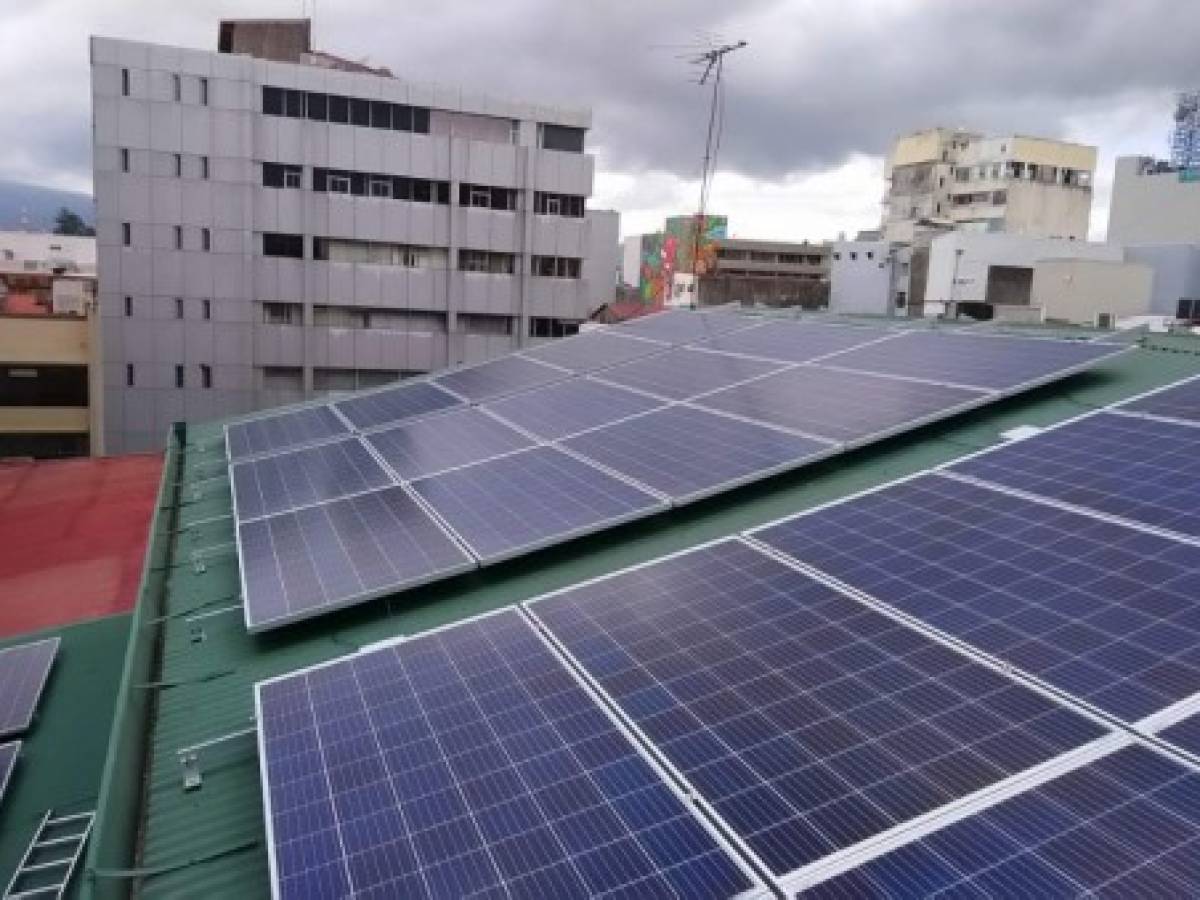 Banco Promerica instala 56 páneles solares en sucursal de Costa Rica