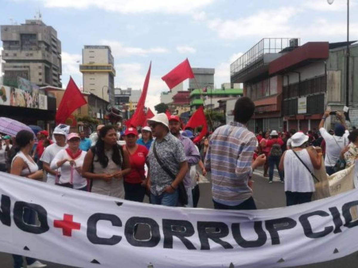 Costa Rica entra en segunda semana de huelga mientras congreso analiza plan fiscal