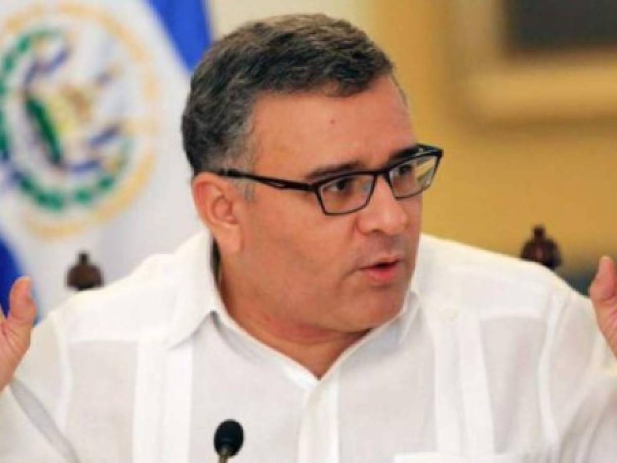 El Salvador: orden de juicio civil a hijo de expresidente Funes