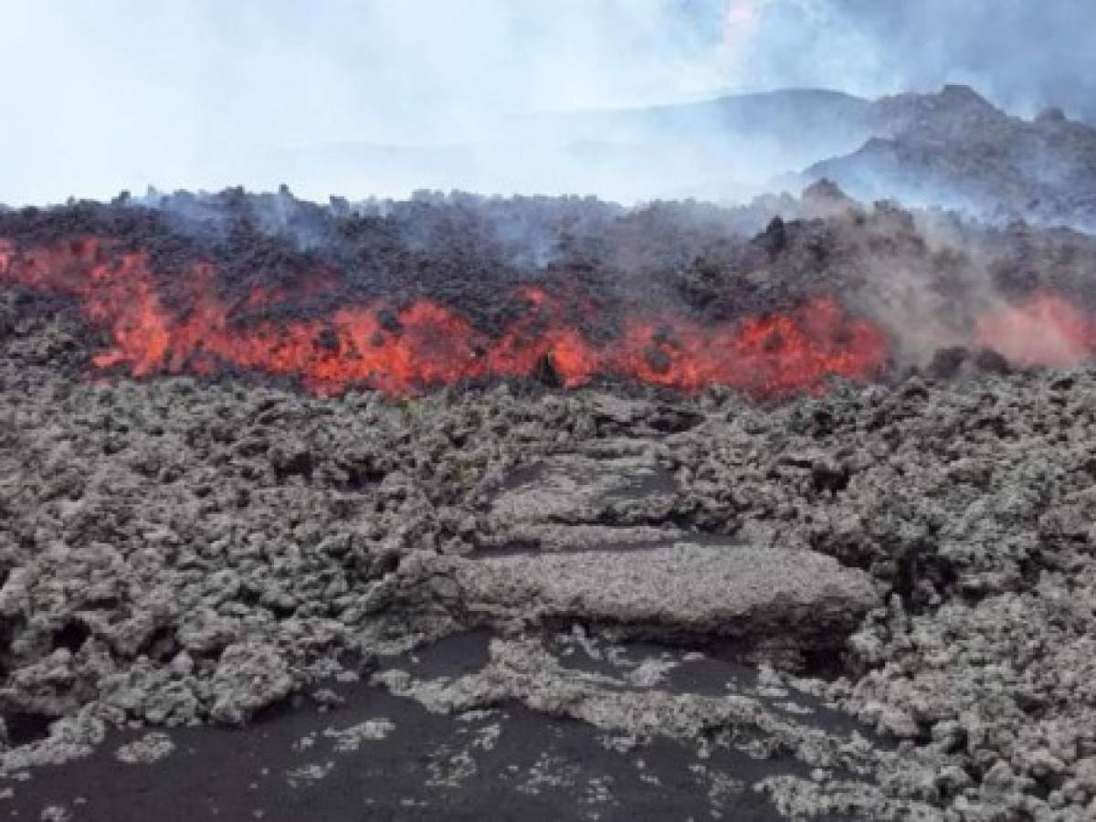 Volcán Pacaya se reactiva en Guatemala y genera nuevo flujo de lava