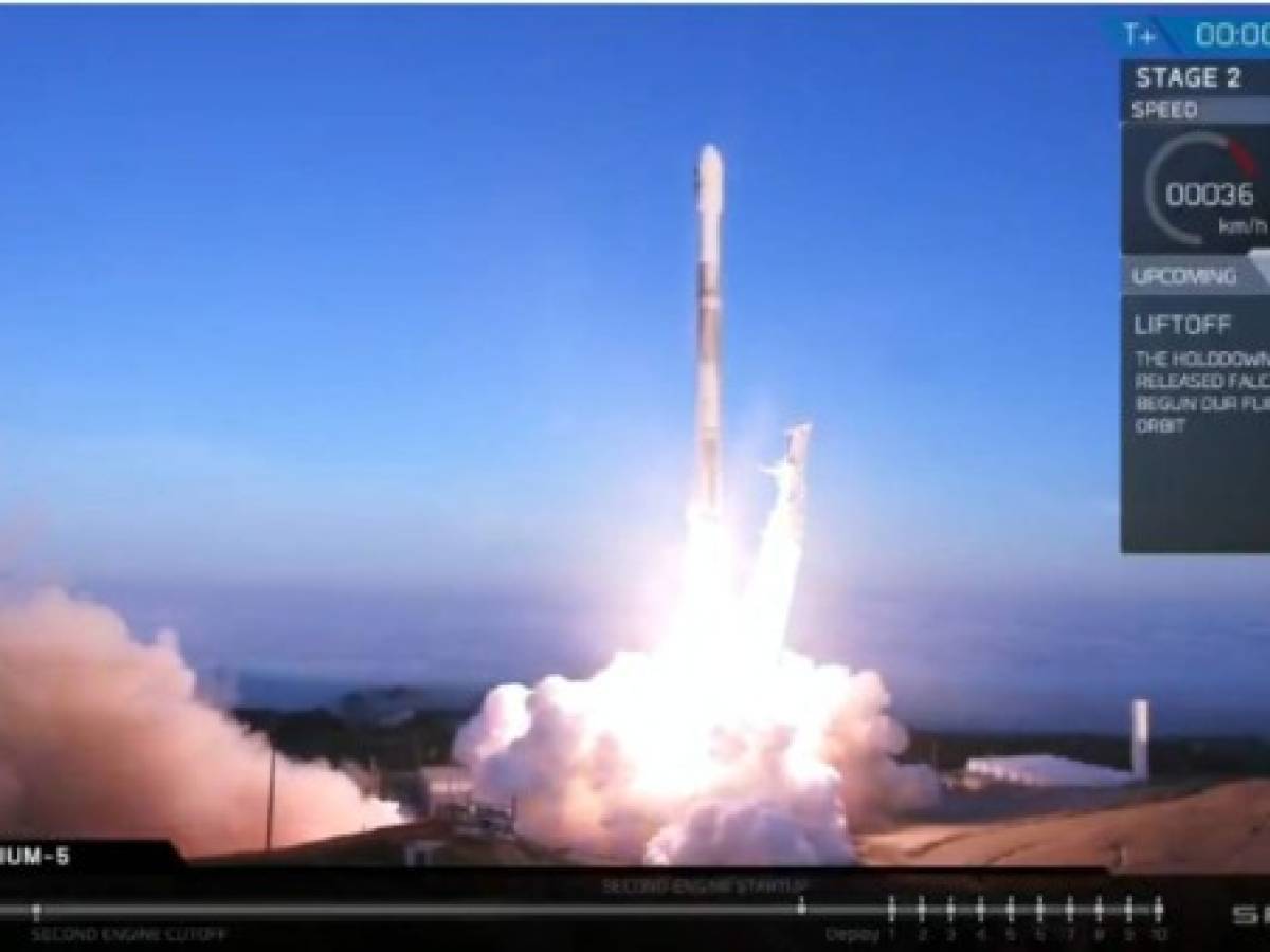 SpaceX lanza su Falcon 9 que llevará satélites al espacio