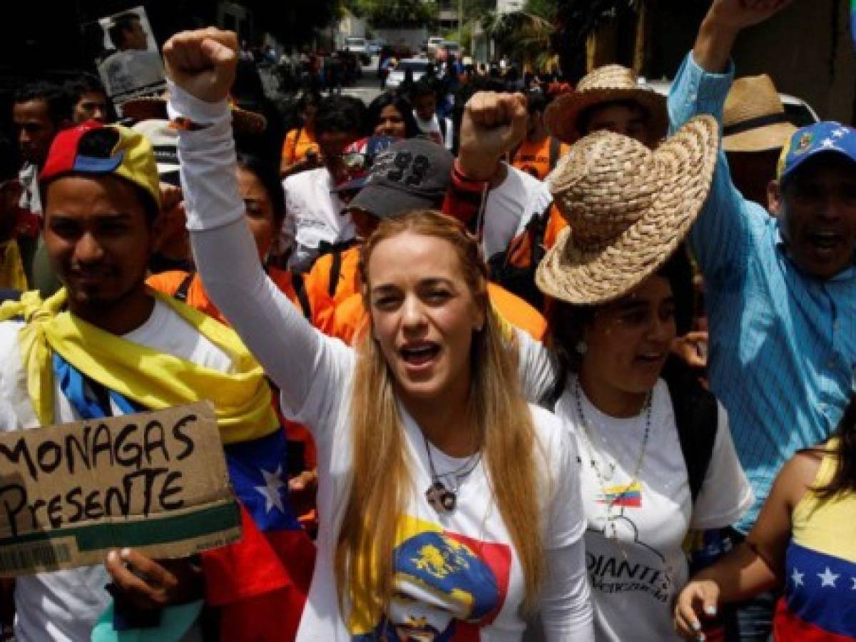 El arresto domiciliario de López fue una 'decisión unilateral' del gobierno de Maduro, dice Lilian Tintori