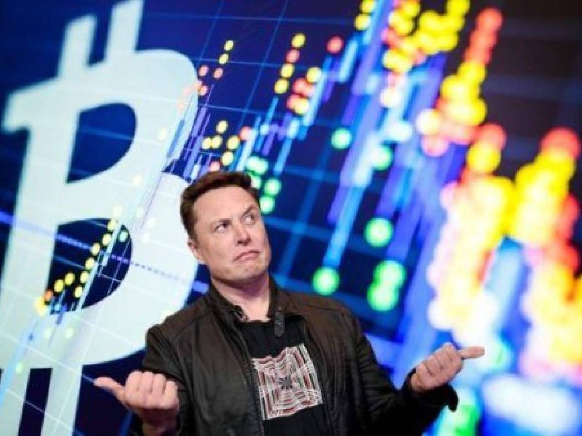 Bitcoin cae por debajo de US$50.000 tras crítica de Musk por uso de energía