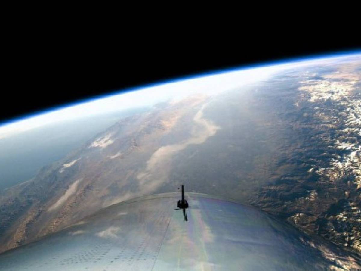 Turismo espacial: Nave de Virgin Galactic alcanza el espacio por primera vez