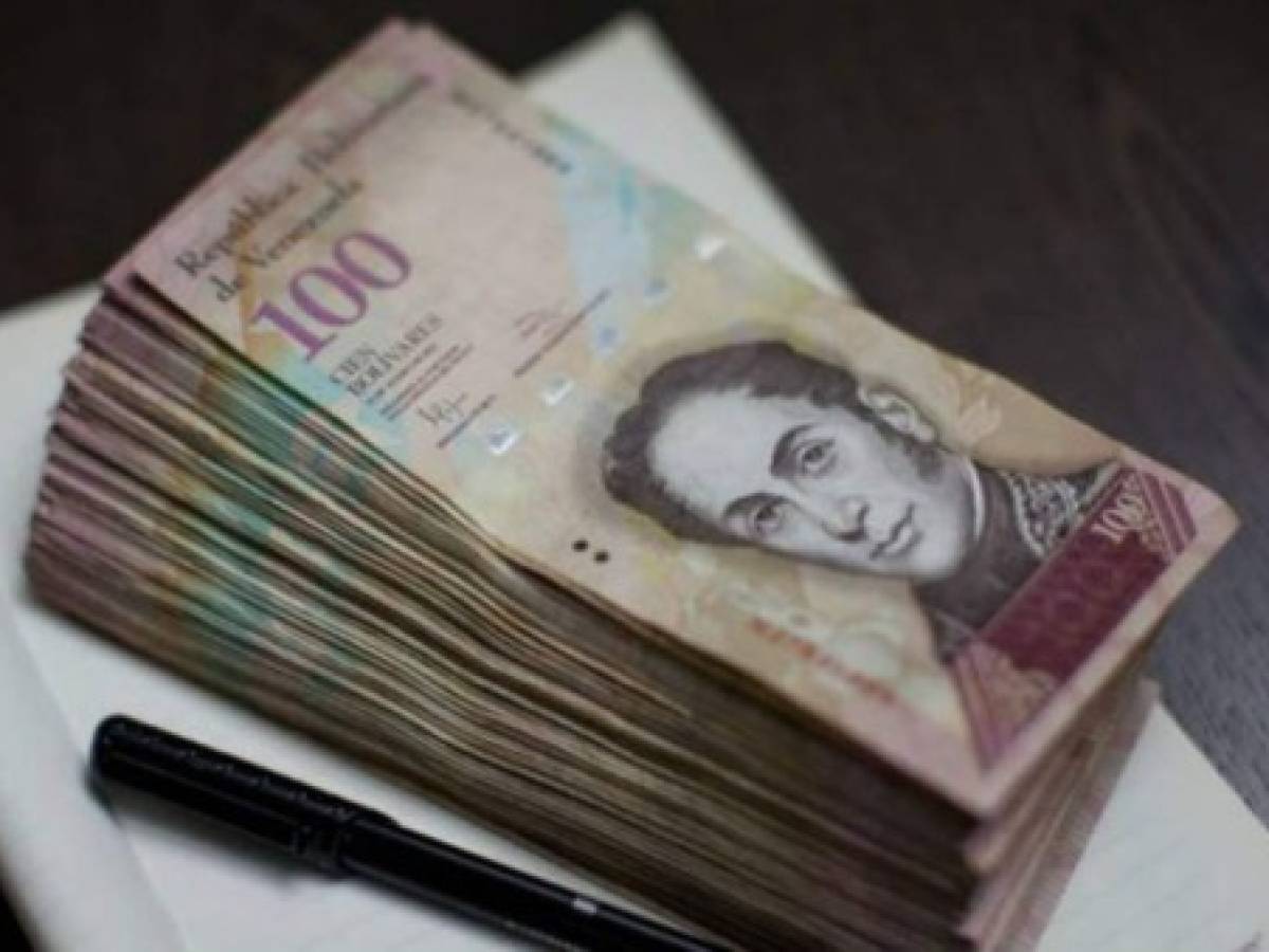 Maduro aumenta 50% el salario mínimo en Venezuela, tercer alza en 2017