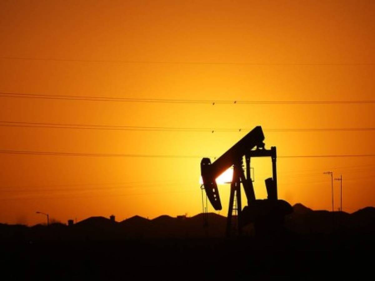 Precios del petróleo en 2019 estarán amenazados por exceso de oferta y desaceleración económica