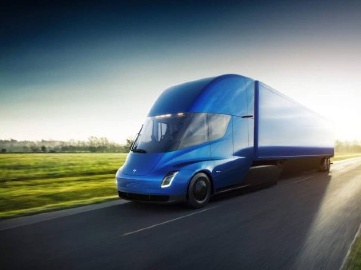 PepsiCo reserva 100 camiones eléctricos de Tesla para su flota de transporte
