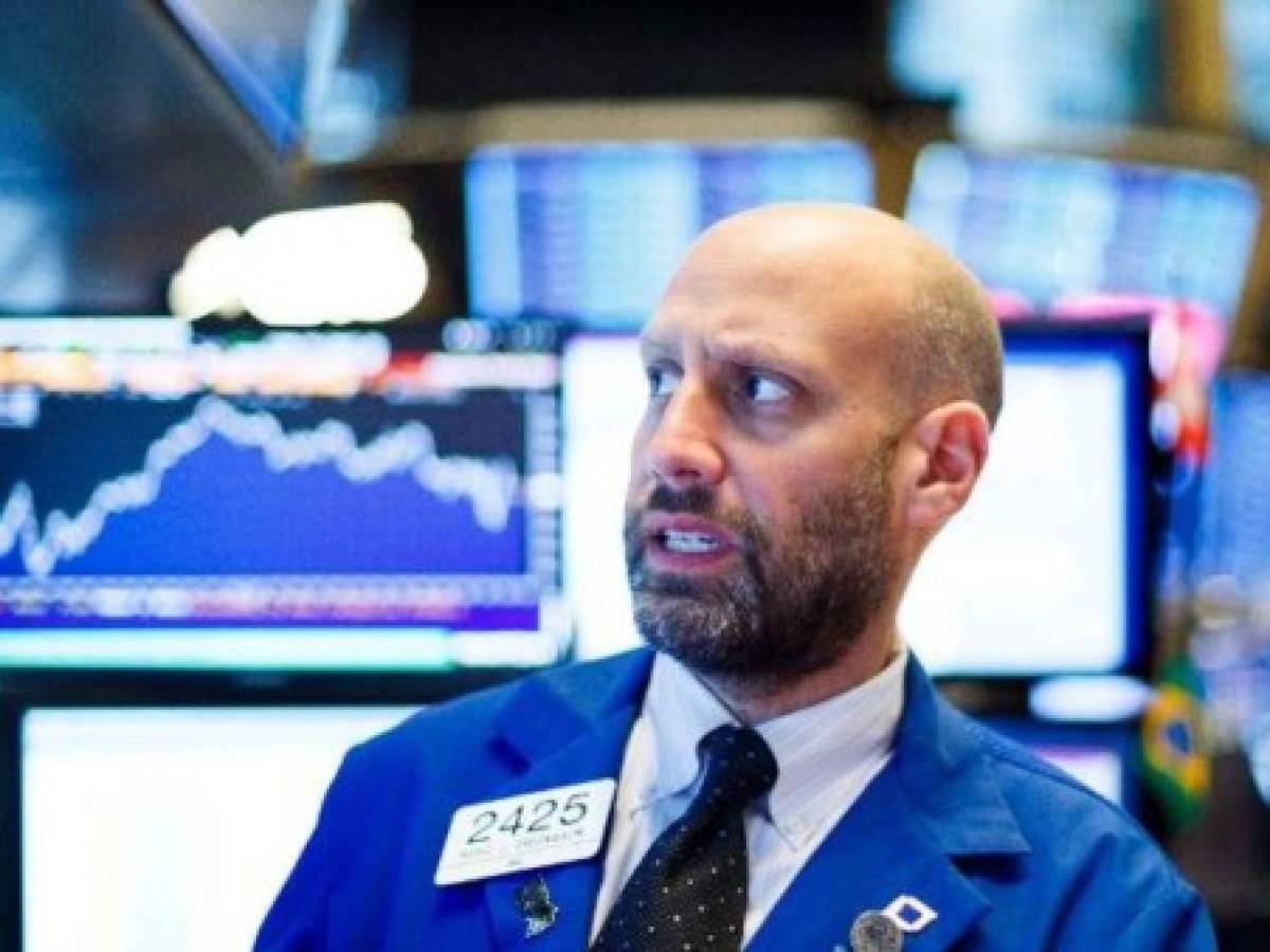 Wall Street cerró con baja ante presión por derrumbe de lira turca