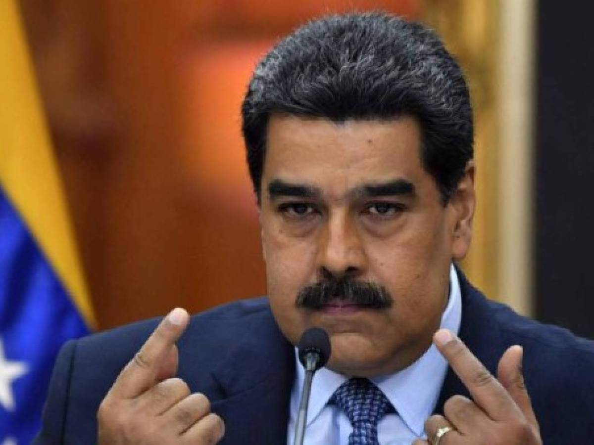 Venezuela sube precio de gasolina y permite vender el combustible en divisas