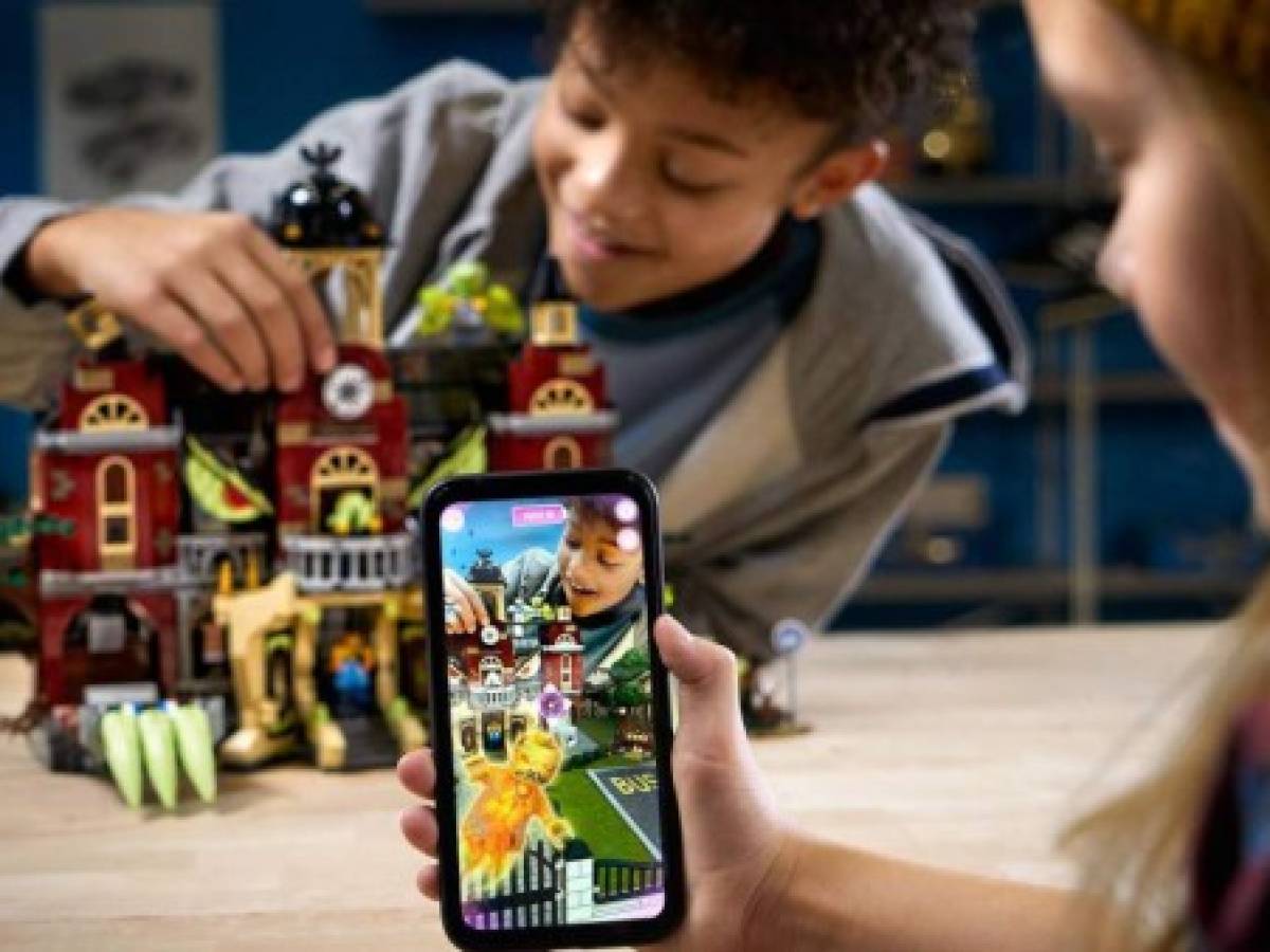 Lego se vuelca en la realidad aumentada con Hidden Side, la nueva forma de jugar con sus bricks