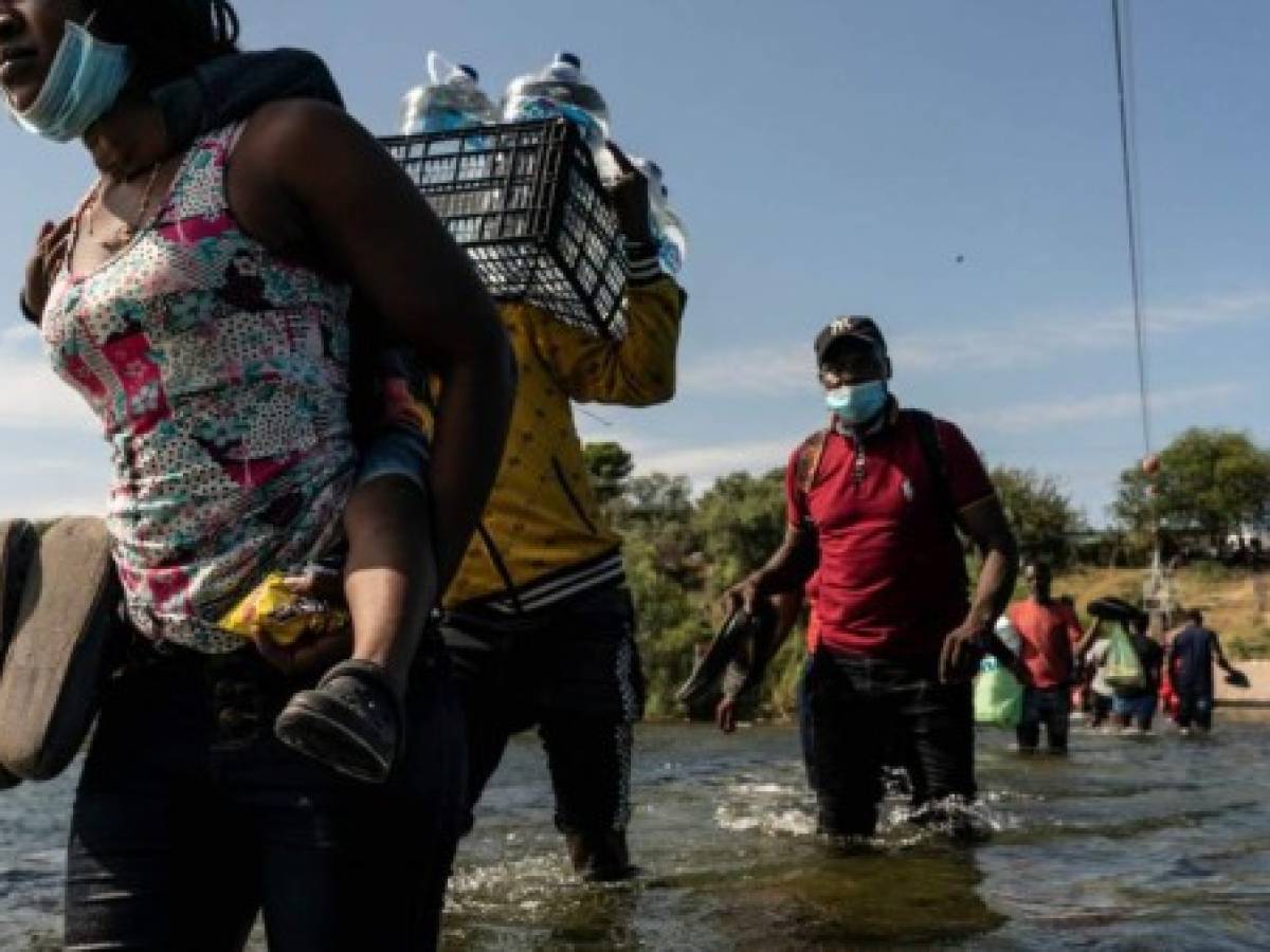 EEUU aumentará 'vuelos de deportación' para inmigrantes varados en Texas