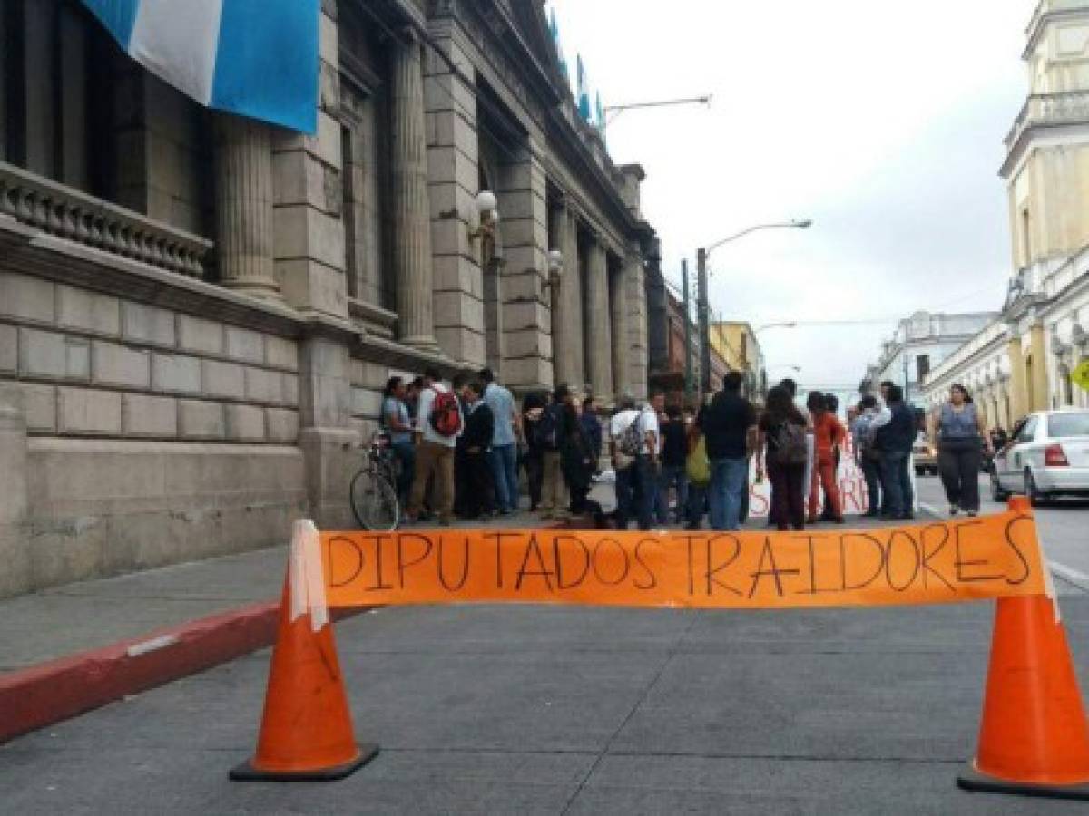 Guatemala: Repudian pacto a favor de la corrupción y piden a Jimmy Morales vetar decretos