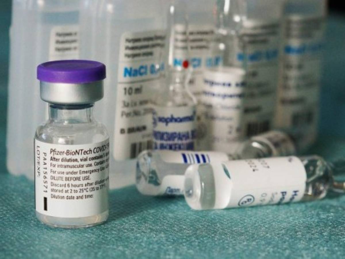 Vacunas de Moderna y Pfizer son muy efectivas contra COVID en condiciones del mundo real